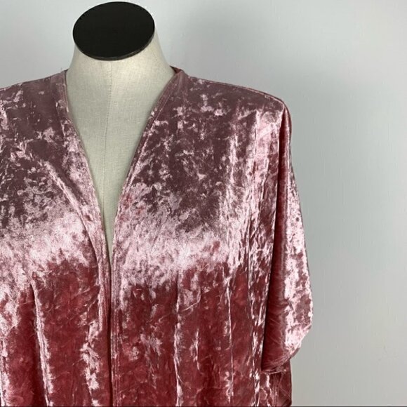 Olivia Rae sweater size M pink crushed velvet open front shawl strawberry milk - Picture 2 of 9